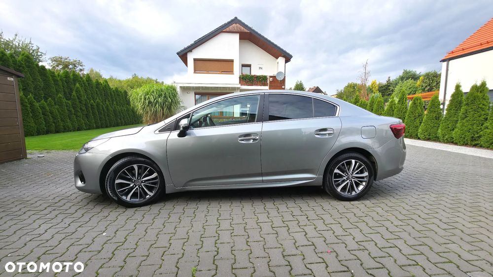 Toyota Avensis 2.0 Premium MS - 6
