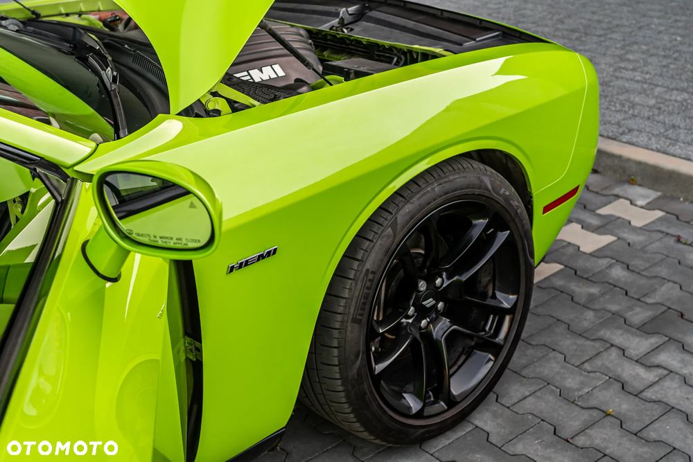 Dodge Challenger - 8