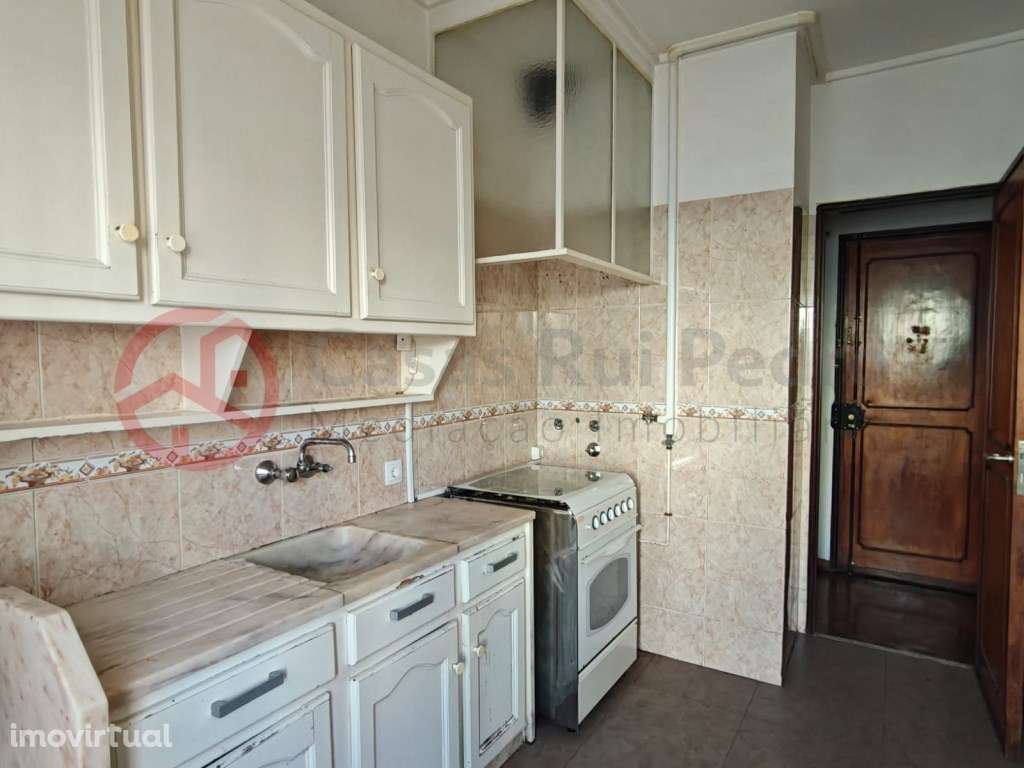 Apartamento T2 para remodelação nas Patameiras, Odivelas - Grande imagem: 3/18