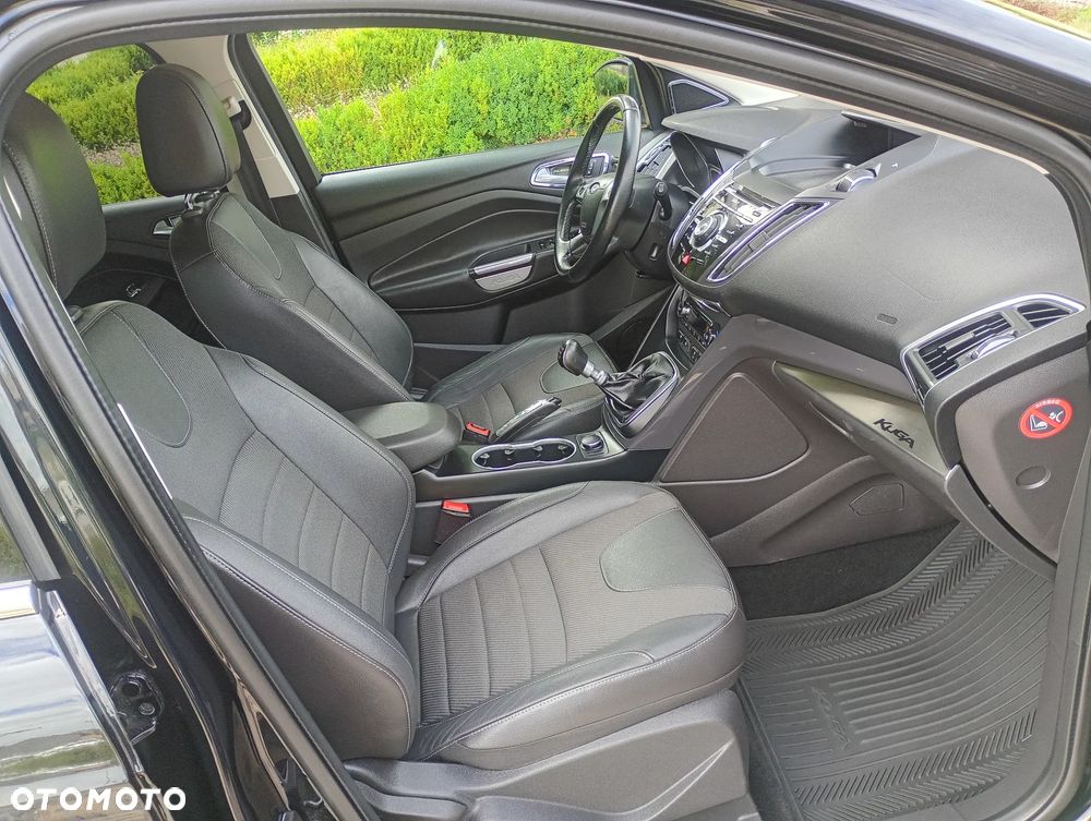 Ford Kuga 2.0 TDCi 2x4 Titanium - 29