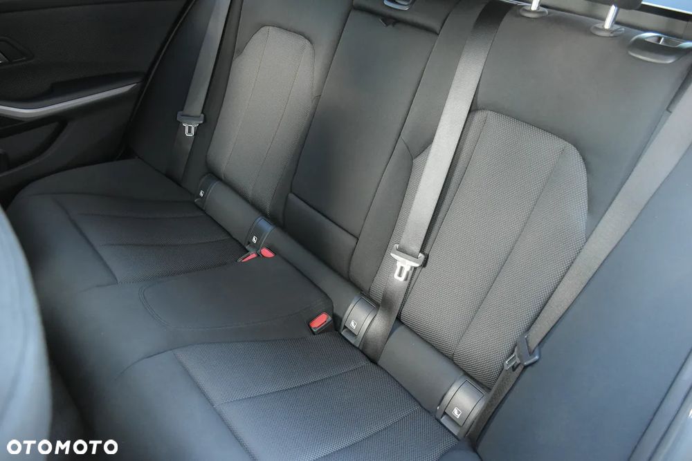 BMW Seria 3 320d Sport Line Shadow sport - 38