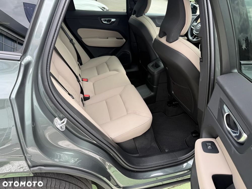 Volvo XC 60 T6 Plug-In Hybrid AWD Ultra Dark - 15