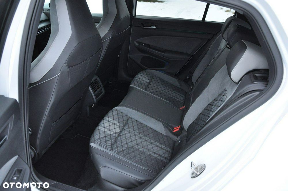 Volkswagen Golf - 28