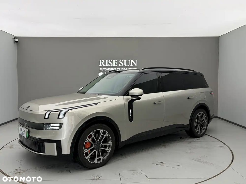 Lynk & Co 900