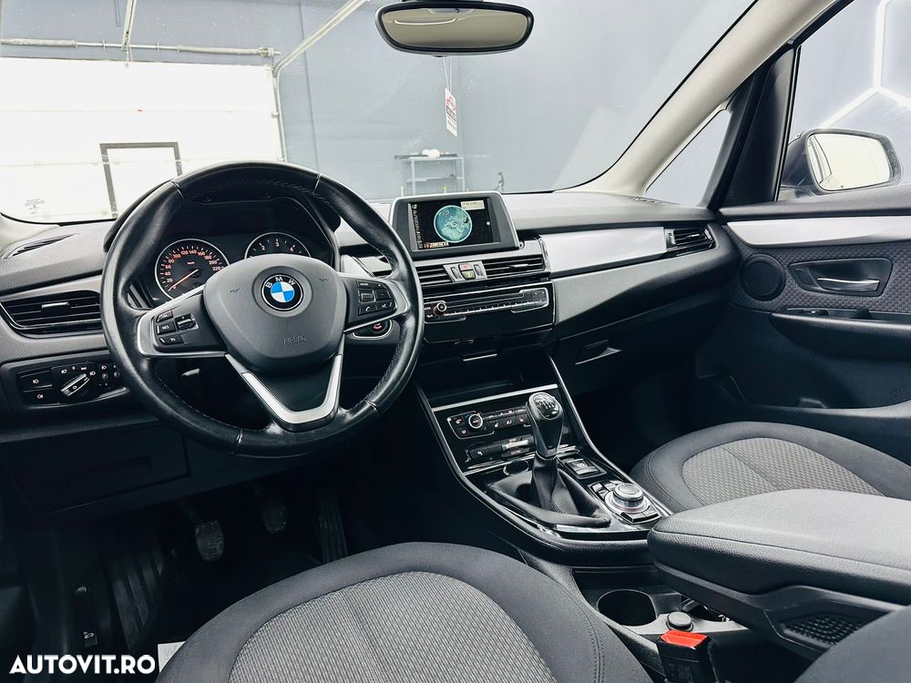 BMW Seria 2 218d - 19