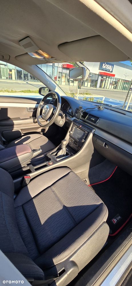 Audi A4 Limousine - 6
