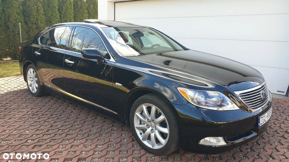 Lexus LS - 1