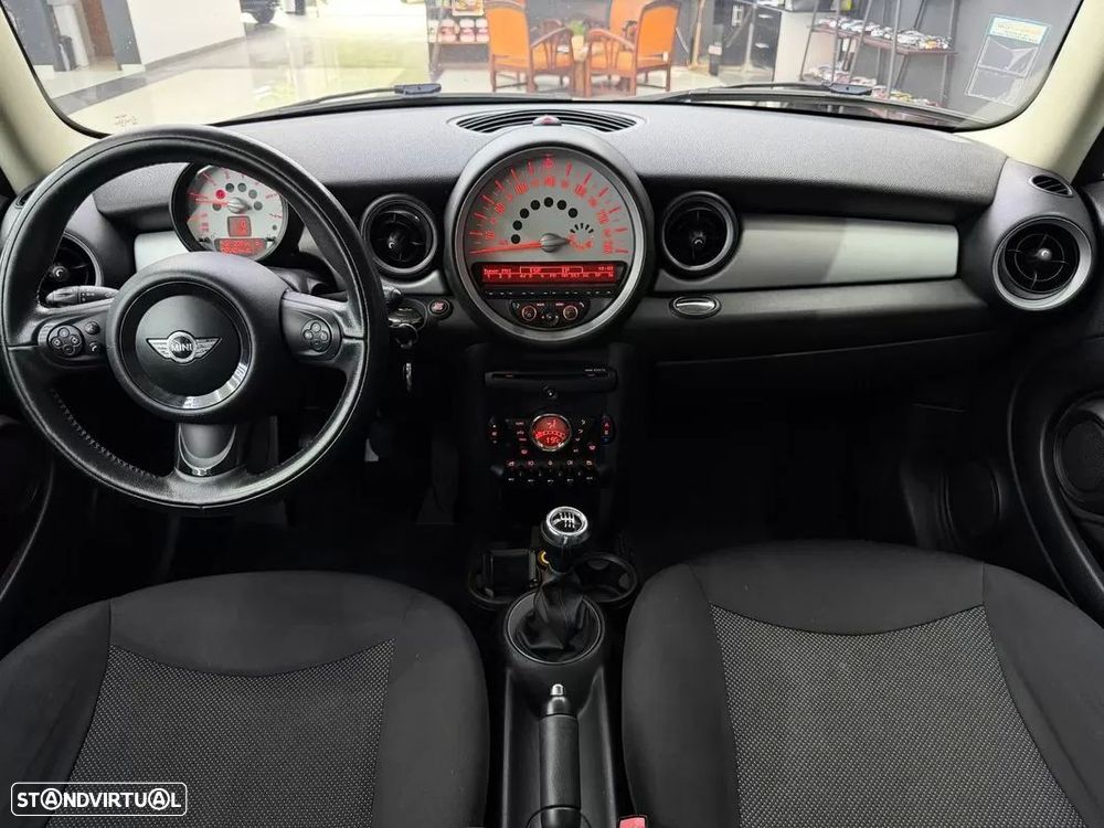 MINI 3 Portas One D - 23