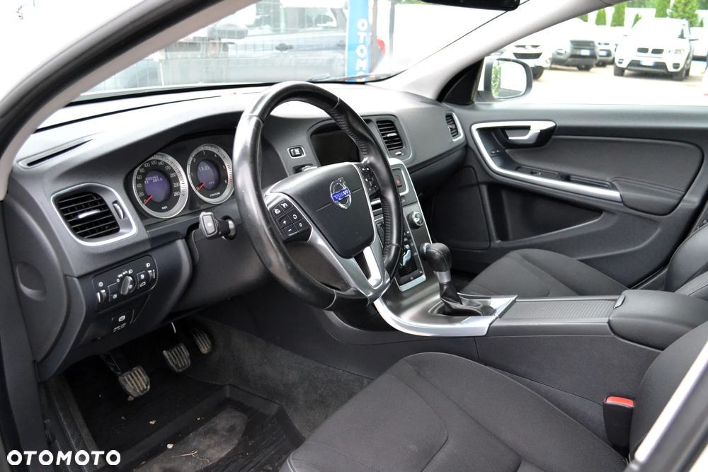 Volvo V60 DRIVe Momentum - 8