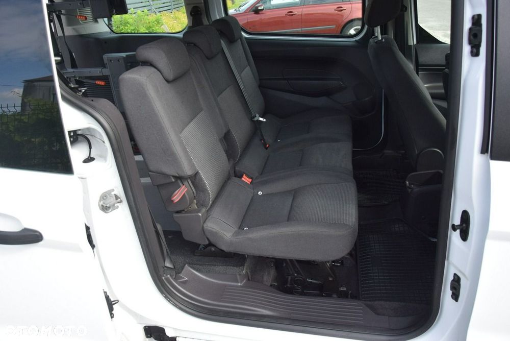 Ford Tourneo Connect Grand - 22