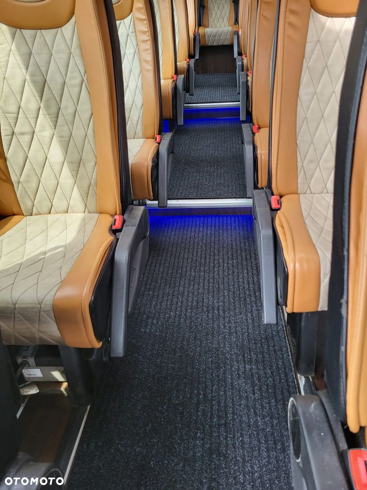 Mercedes-Benz Sprinter 519 CDI 24 miejsca + 3 stojące - 16