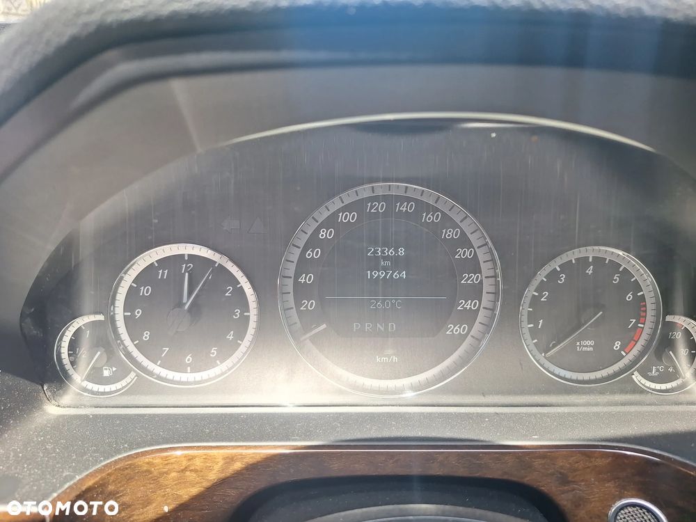 Mercedes-Benz Klasa E 250 CGI BlueEffICIENCY Avantgarde - 25