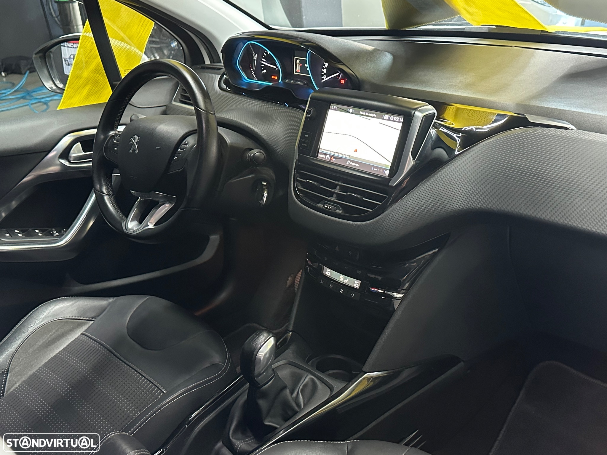 Peugeot 2008 1.6 BlueHDi Allure - 16