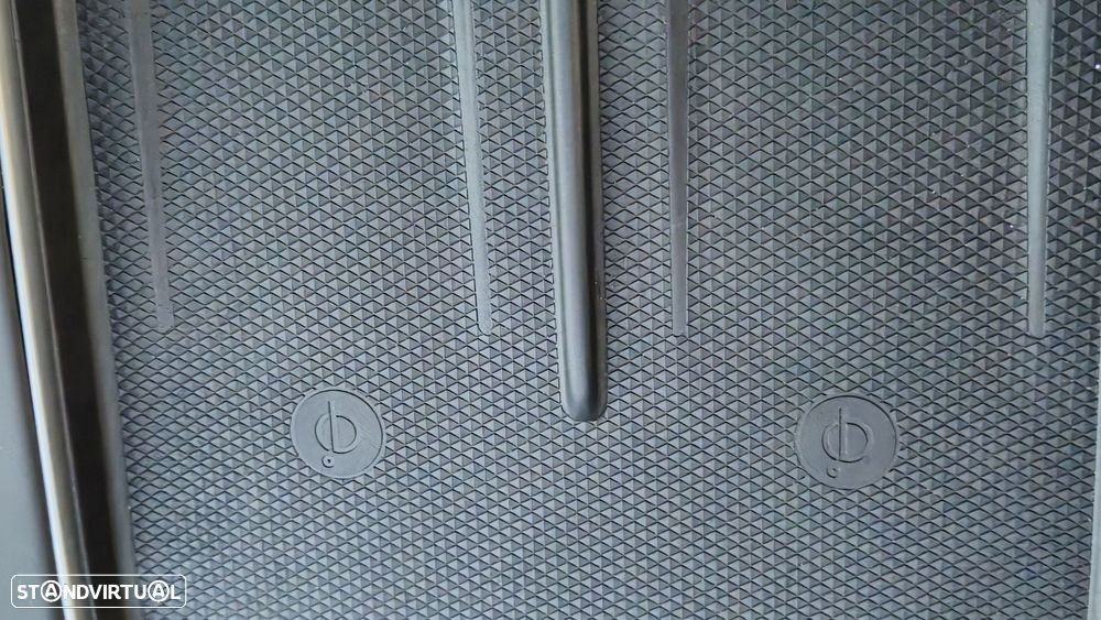 Xpeng G9 98 kWh AWD Performance - 12