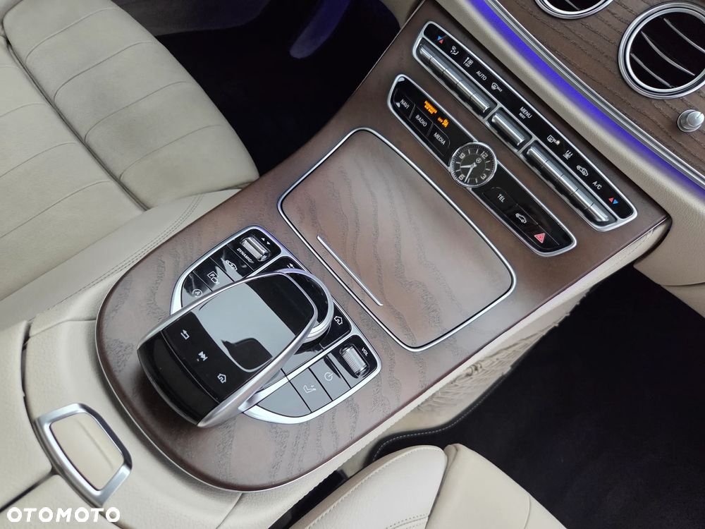 Mercedes-Benz Klasa E 220 d 9G-TRONIC Exclusive - 24