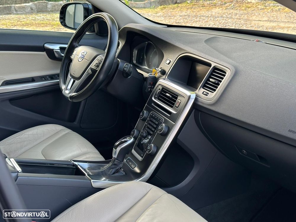 Volvo V60 2.4 D6 Summum AWD Phev - 6