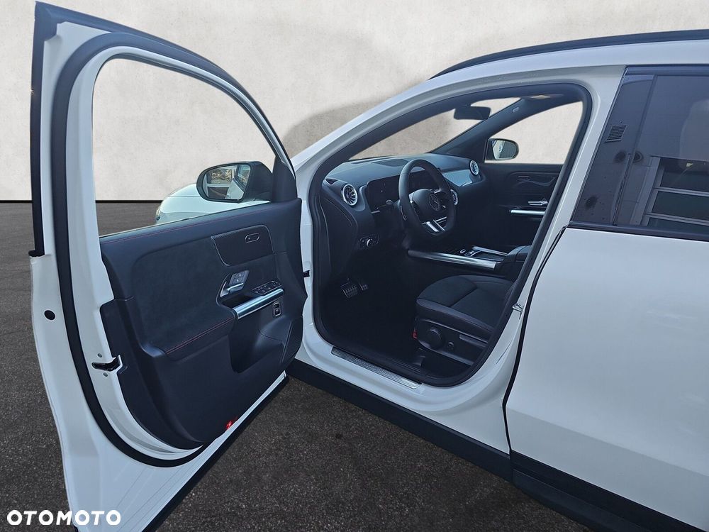 Mercedes-Benz GLA - 10