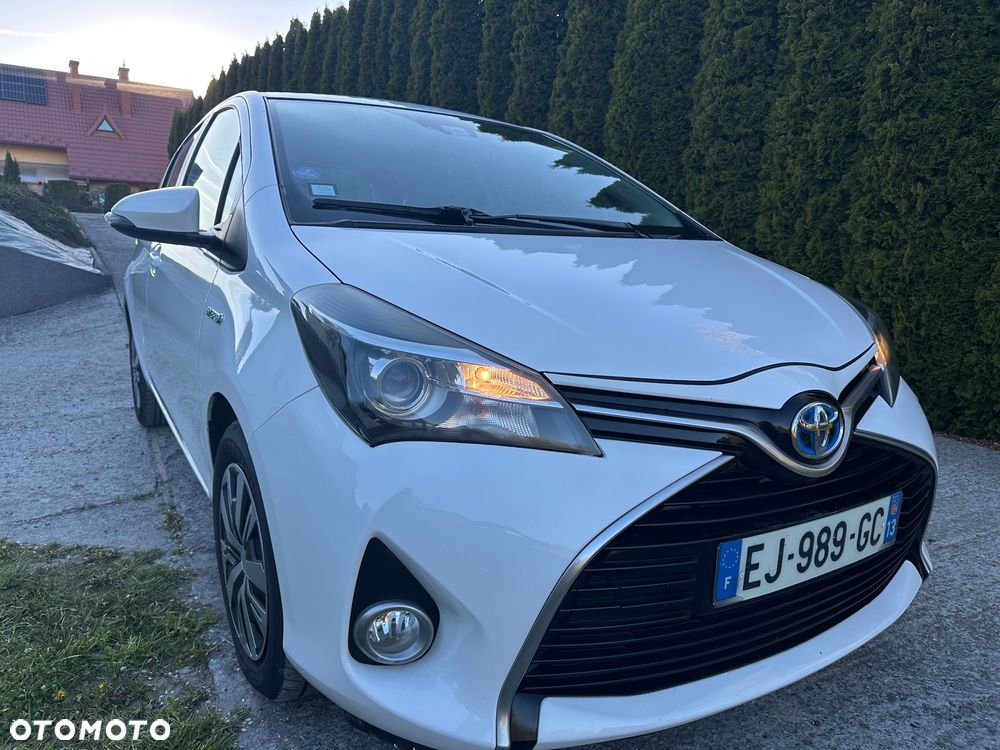 Toyota Yaris Hybrid 100 Premium - 3