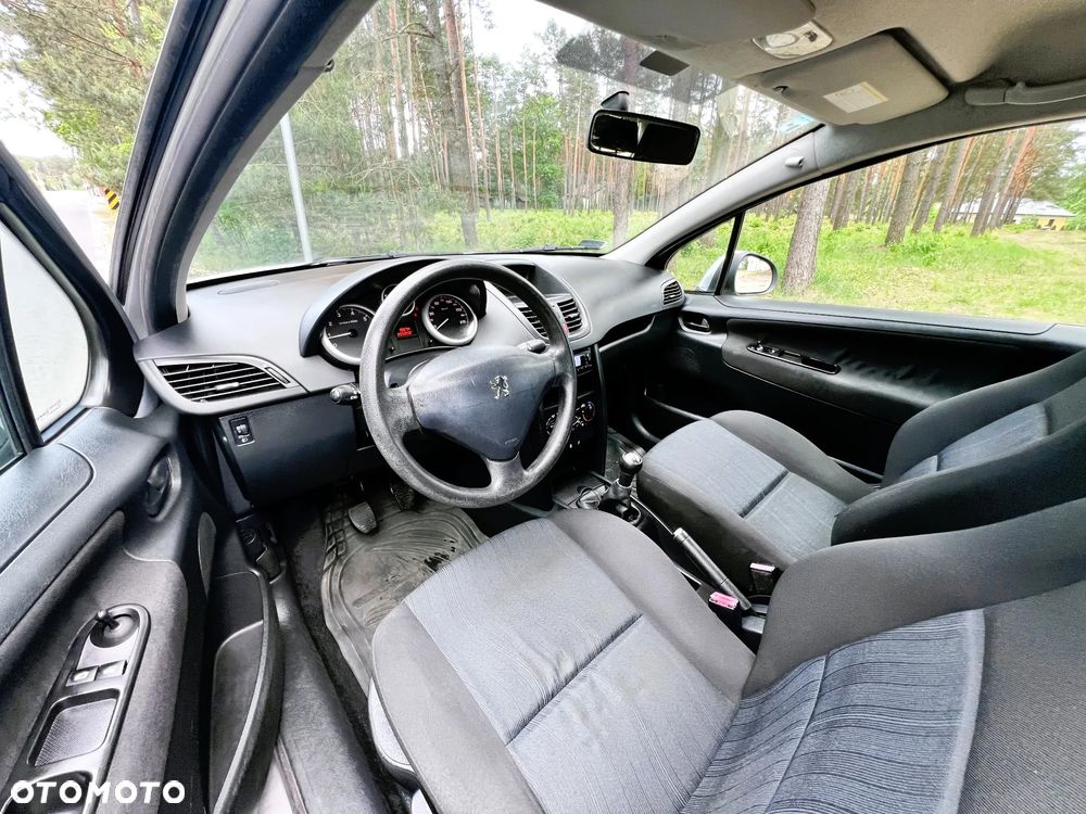Peugeot 207 - 6