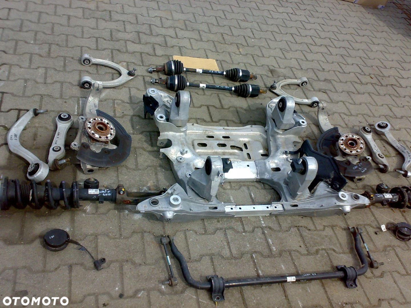 GENESIS G80 EV 2023 2024 PÓŁOŚ PRZEDNIA PRAWA LEWA PRZEGUB PIASTA - 2