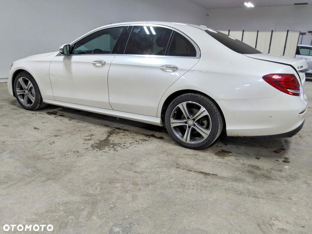 Mercedes-Benz Klasa E 300 9G-TRONIC - 6