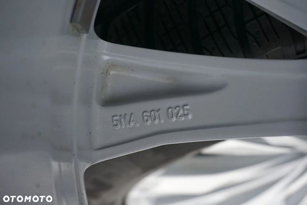 Volkswagen 5x112 17 7J Pirelli winter 215 65 17 - 9