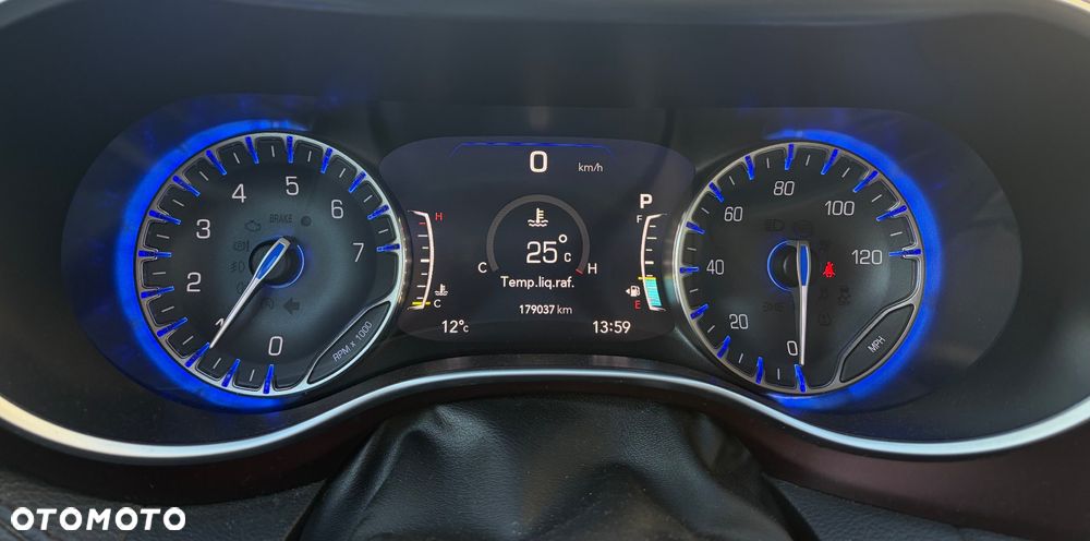 Chrysler Pacifica - 37