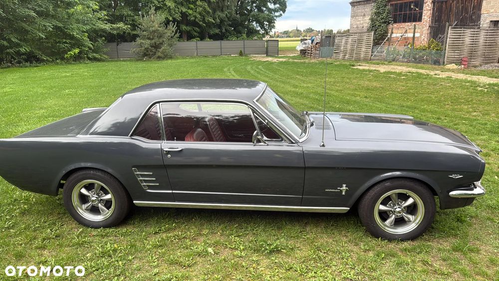 Ford Mustang - 6