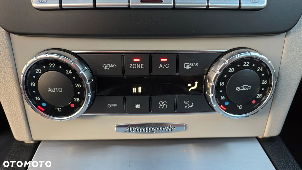 Mercedes-Benz Klasa C 180 BlueEFFICIENCY Avantgarde - 19