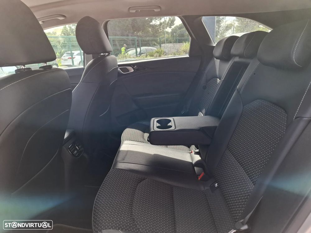 Kia Ceed SW 1.6 CRDi TX+SRF - 38