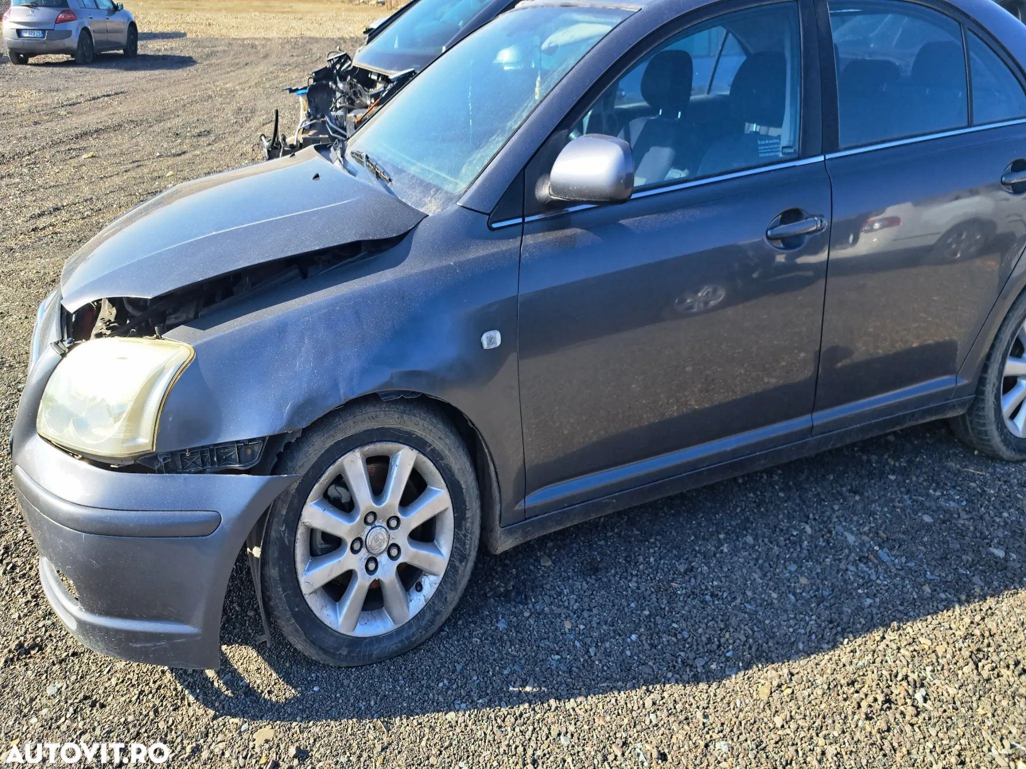 Dezmembram Toyoa Avensis Berlina 2.2 2005 - 1