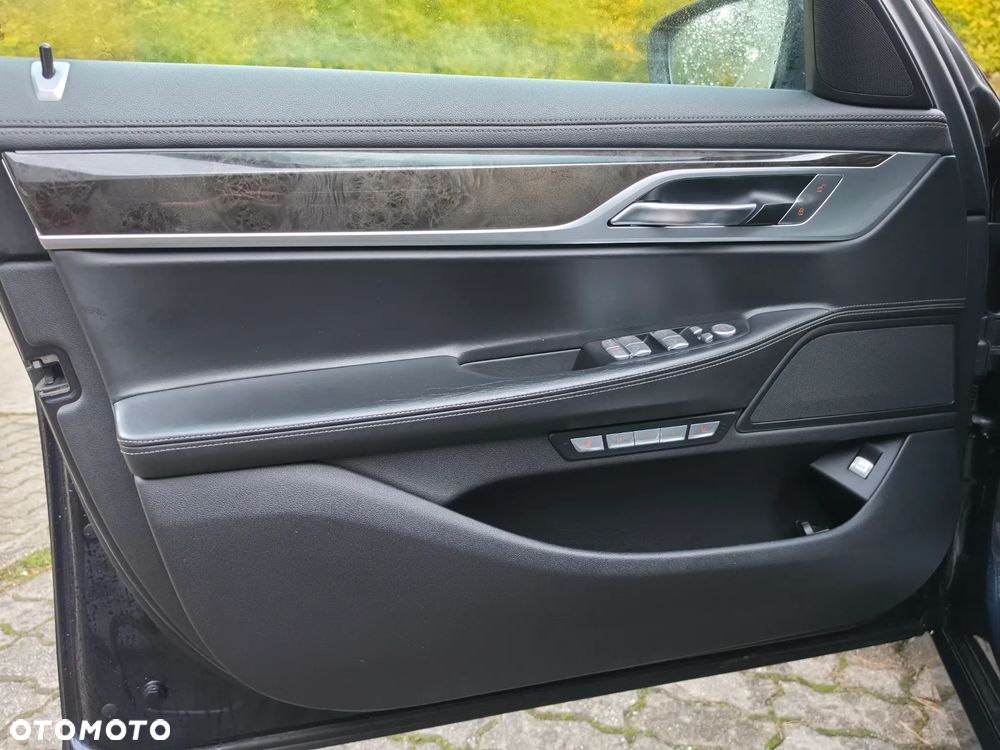 BMW Seria 7 730Ld xDrive - 25