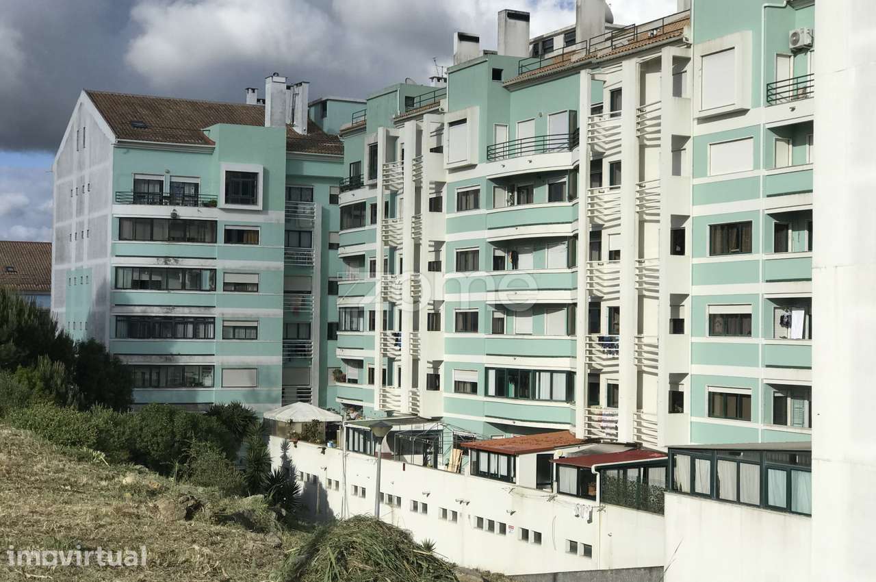 Apartamento T2 com estacionamento e arrecadação na Cavaleira - Grande imagem: 2/13