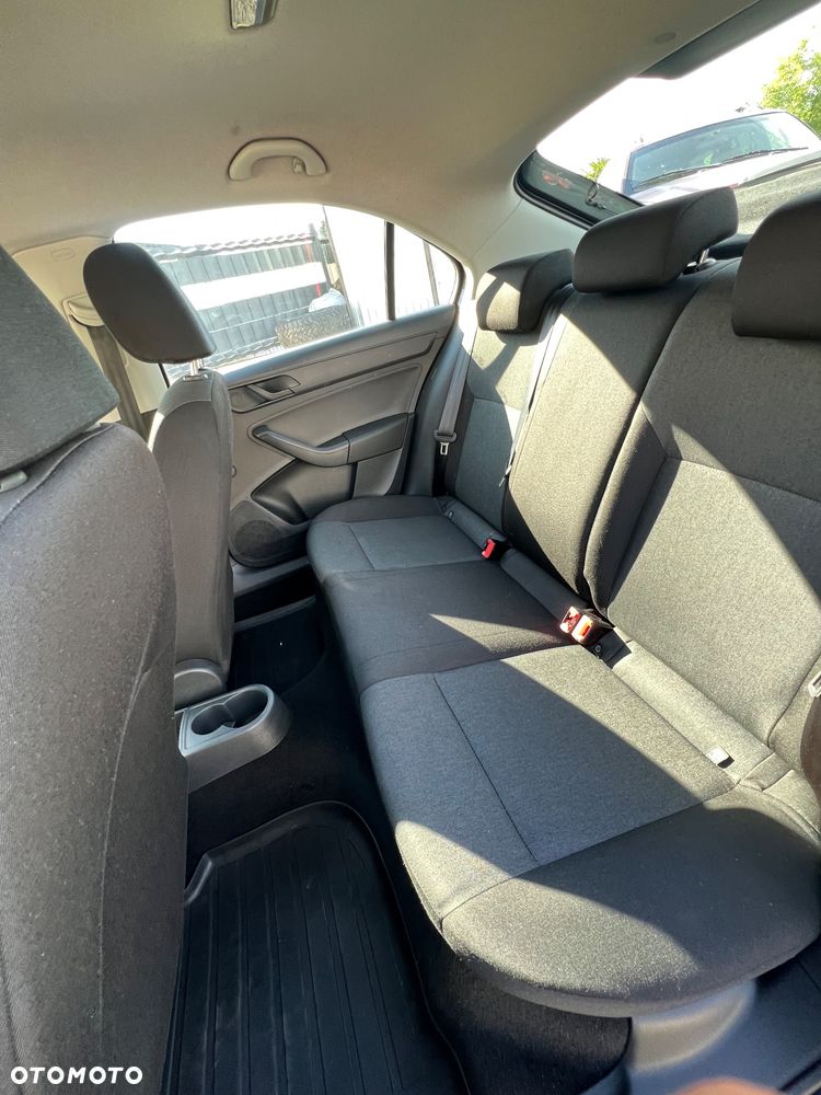 Skoda RAPID 1.2 TSI Ambition DSG - 13