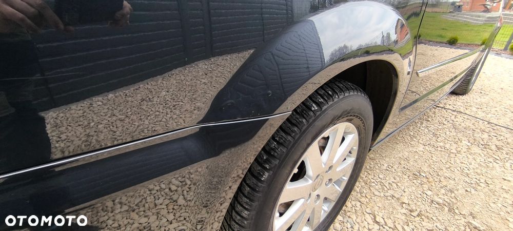 Chrysler Town & Country - 18