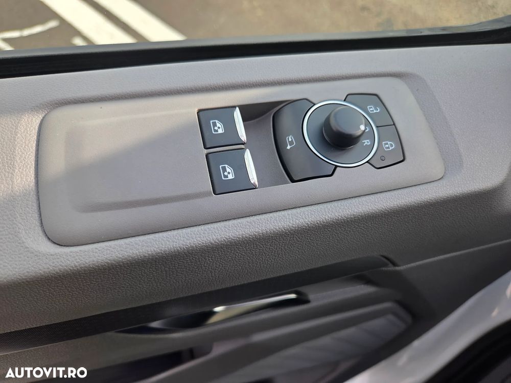 Volkswagen Caravelle - 17