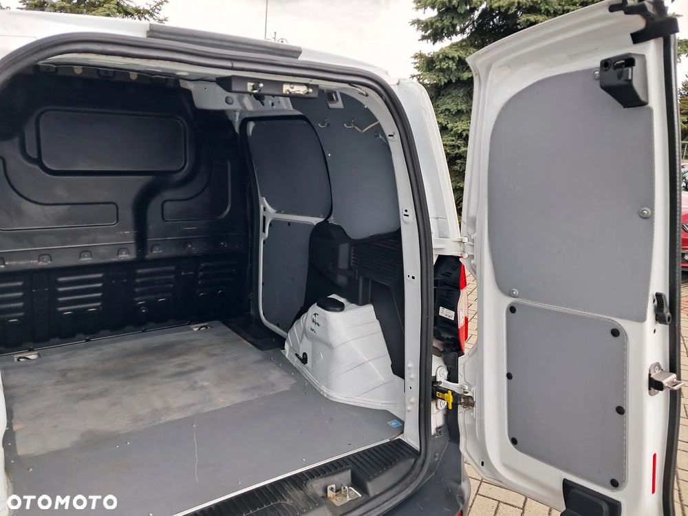 Ford Transit Courier - 19