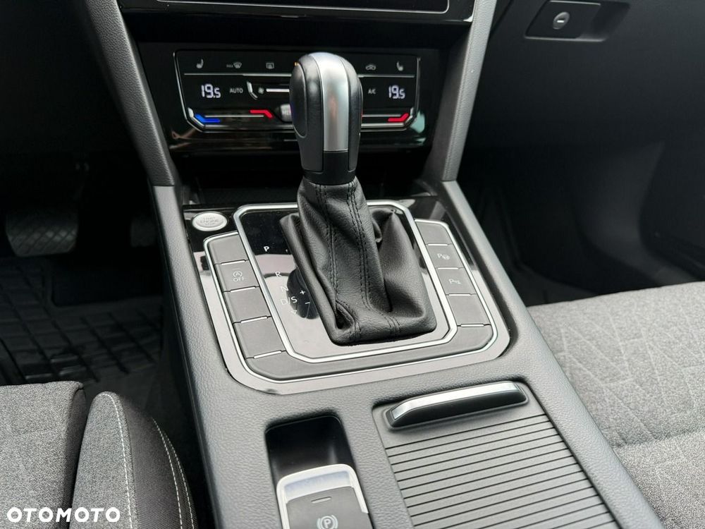 Volkswagen Passat Variant 2.0 TDI SCR Business DSG - 23