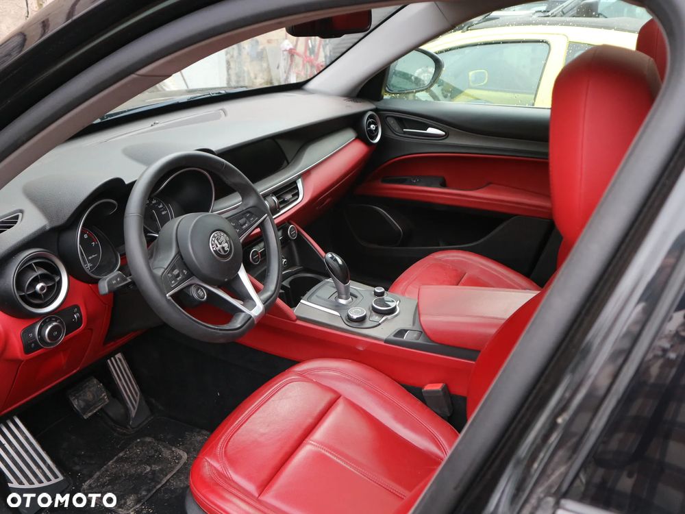Alfa Romeo Stelvio 2.0 Turbo 16V AT8-Q4 Executive - 4