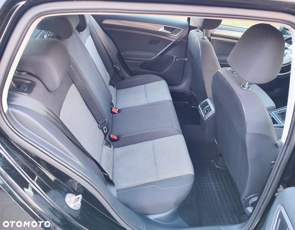 Volkswagen Golf - 28