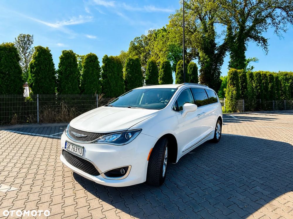 Chrysler Pacifica - 1