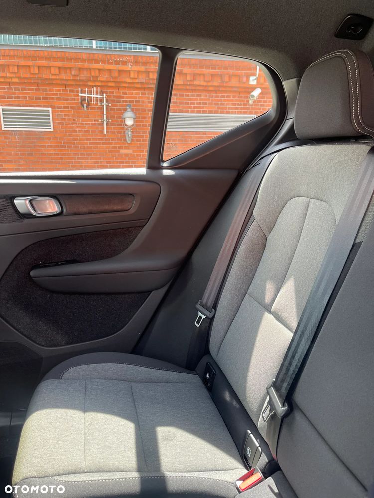 Volvo XC 40 B4 Plus Black Edition - 23