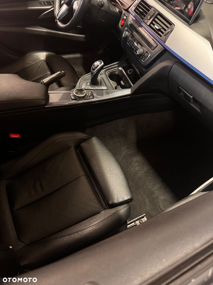 BMW Seria 3 335i Sport-Aut Sport Line - 11