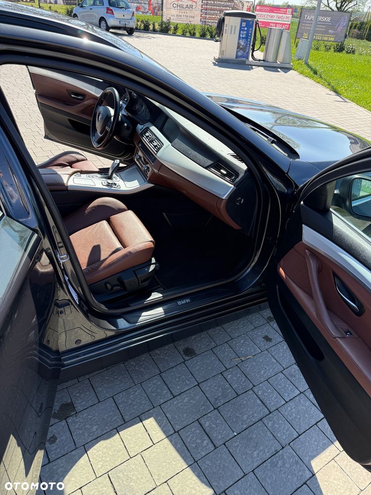 BMW Seria 5 520d xDrive - 12