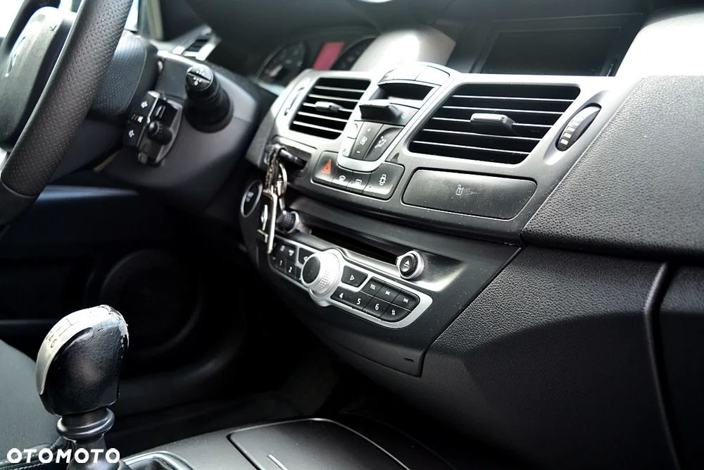 Renault Laguna dCi 150 FAP Start-Stop Limited - 28