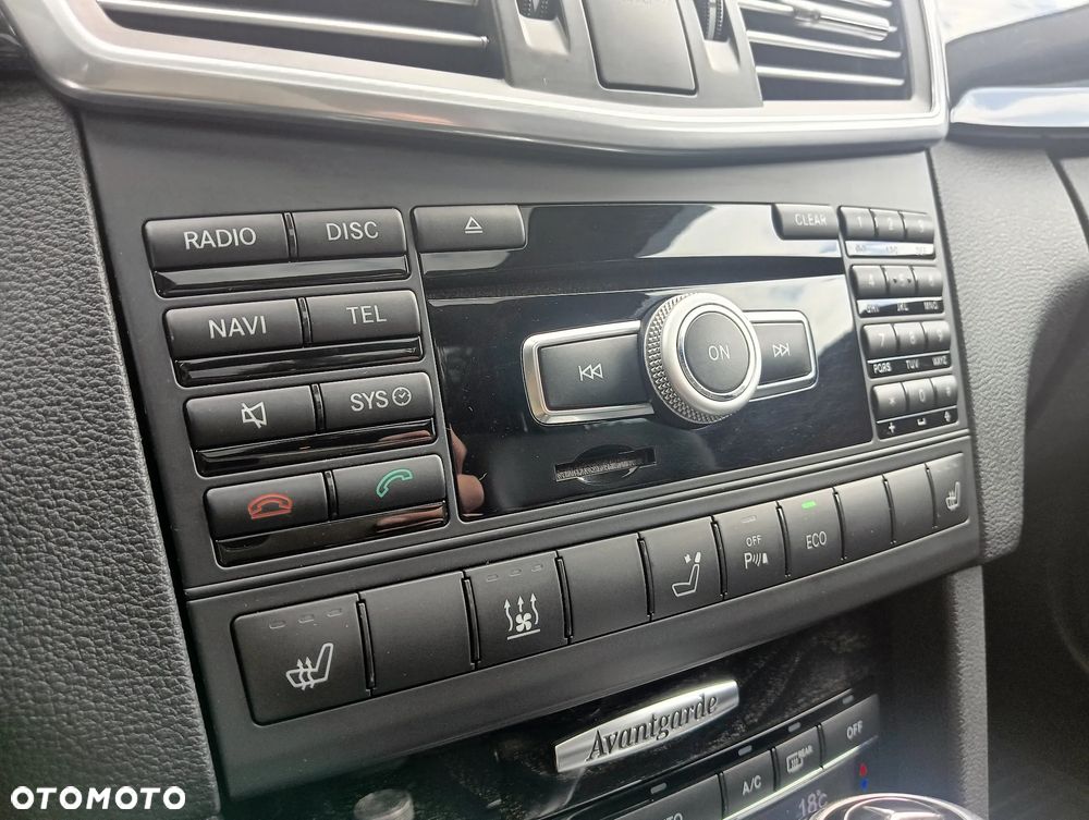 Mercedes-Benz Klasa E 200 BlueEFFICIENCY 7G-TRONIC Elegance - 35