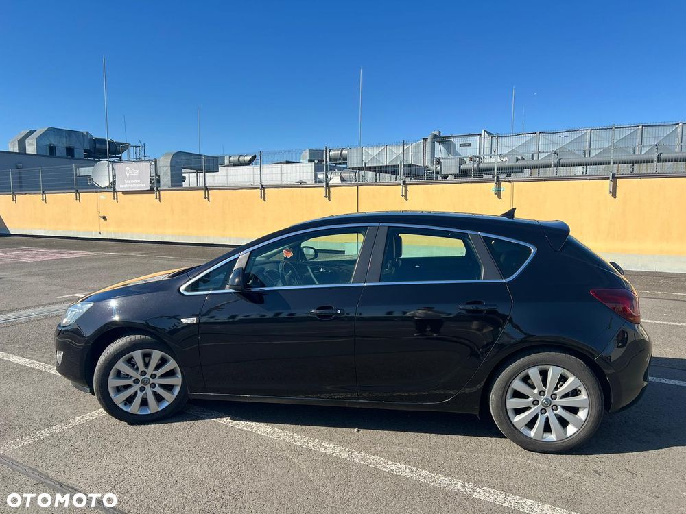Opel Astra 1.6 T Cosmo - 4