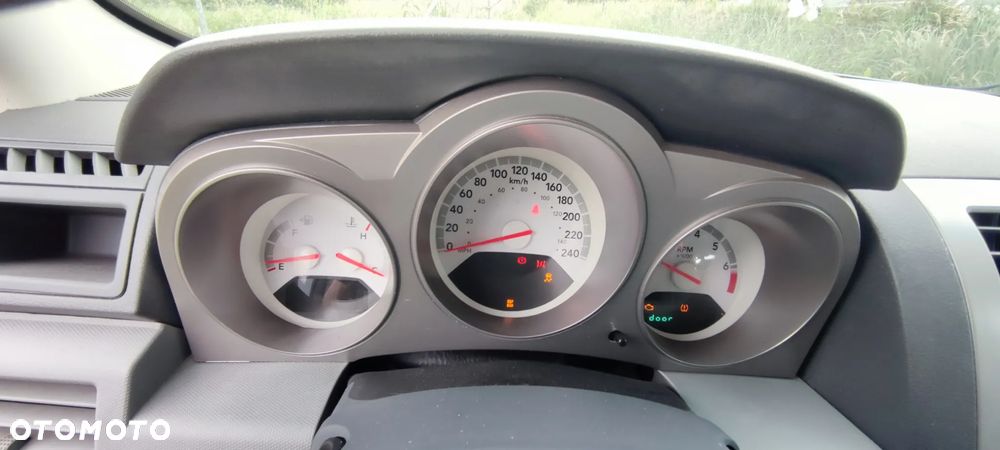 Dodge Avenger 2.0 SE - 10
