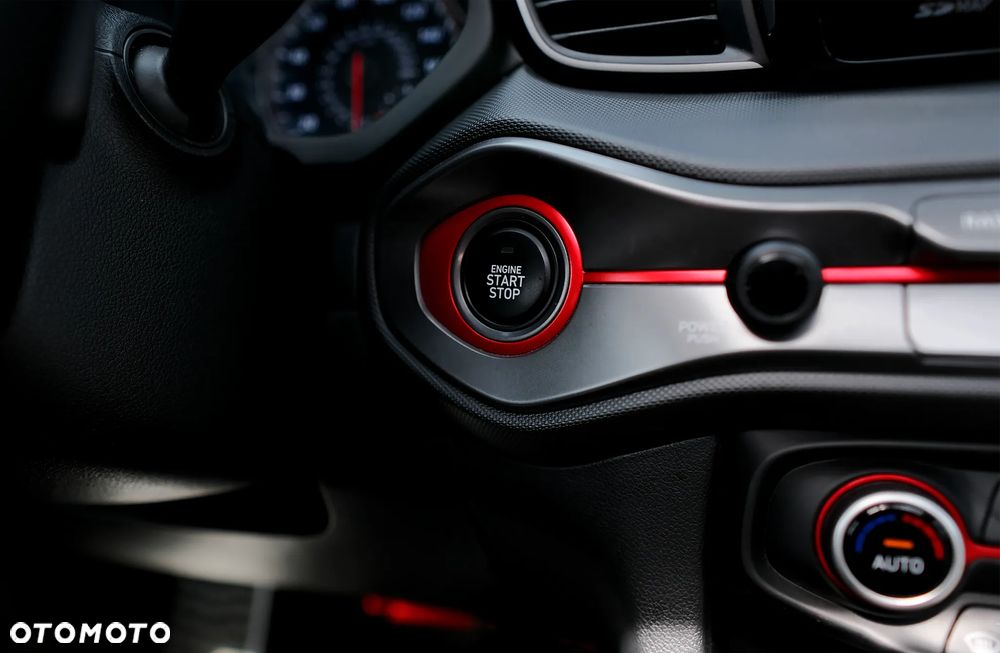 Hyundai Veloster - 38