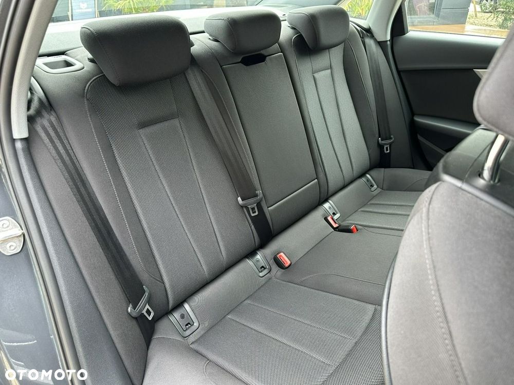 Audi A4 Limousine - 18
